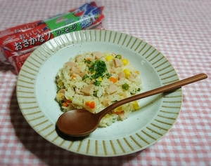 おさかなソーセージの具だくさん炊き込みピラフ