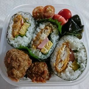 白身魚タルタルソースの彩りおにぎり弁当