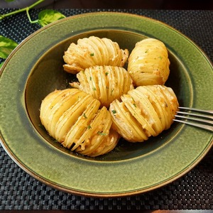 鮭とチーズのハッセルバックポテト