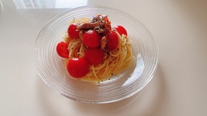 いわしとトマトの冷製パスタとブルスケッタ