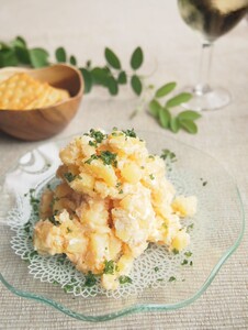 さけフレークで作る、ピンクのポテサラ・クリチ風味