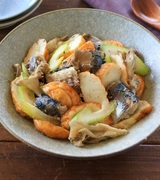 さば水煮と魚河岸あげ®と秋野菜のレンジ蒸し