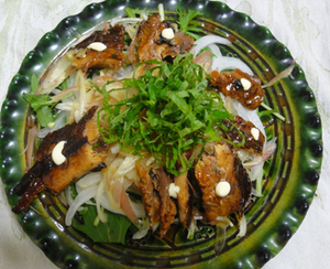 さんま蒲焼の香味野菜たっぷりサラダ