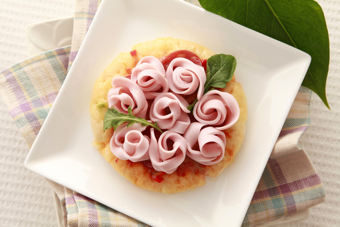 バラの花のデコピザ Oishiine おいしいね バラの花のデコピザ Oishiine おいしいね