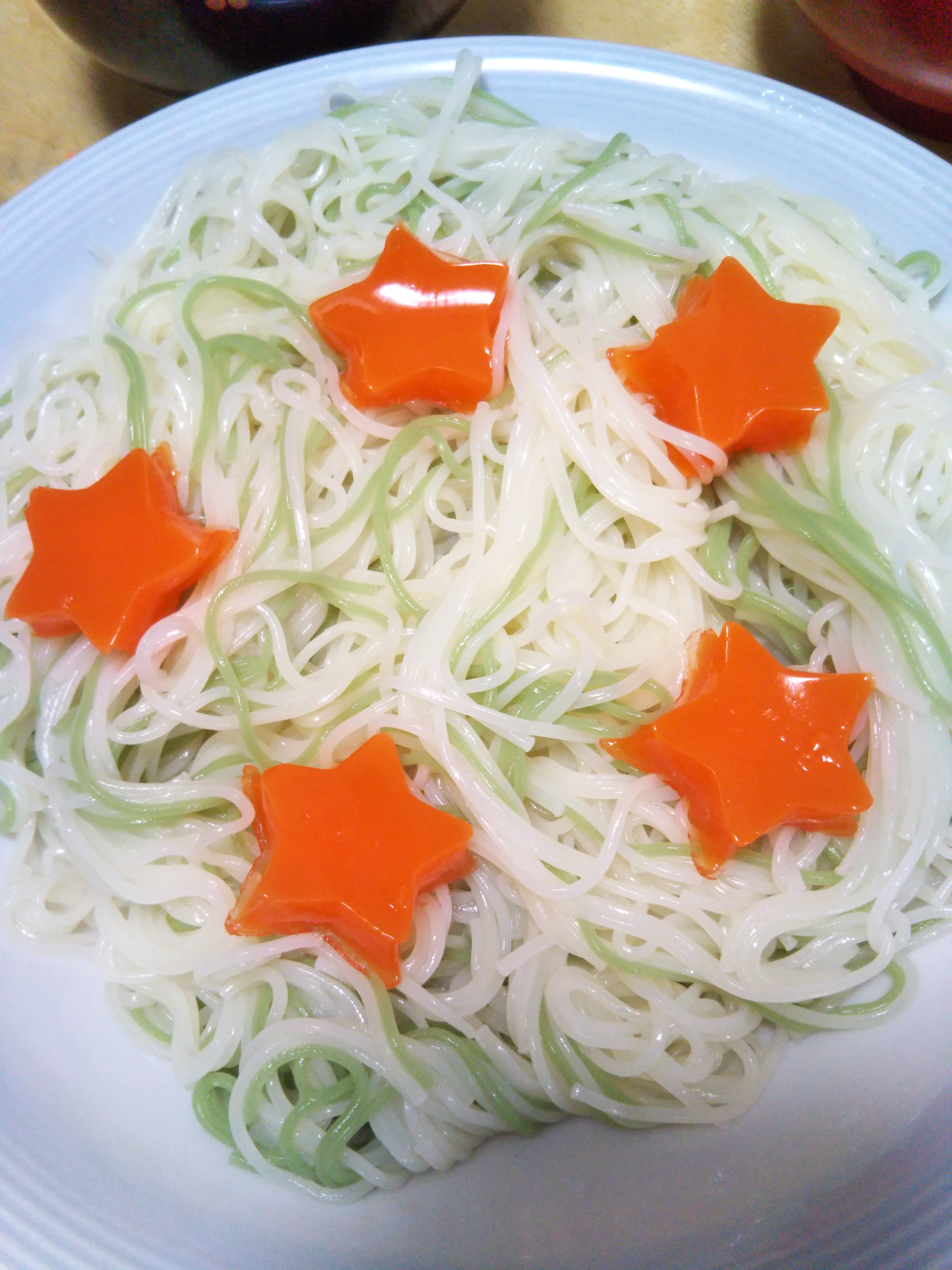 野菜ジュースで作ったお星様ゼリー素麺 Oishiine おいしいね